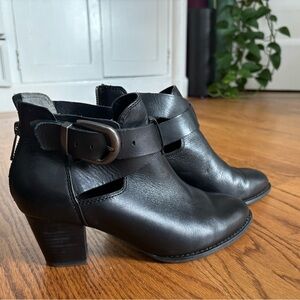 Vionic Rory Black Leather Ankle Boots